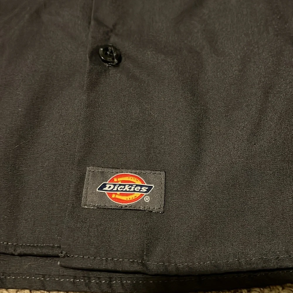 Dickies dark gray short sleeve button down shirt 2XL - Picture 2 of 5